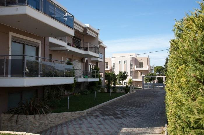 希腊路特奇(Loutraki)套豪宅出售2.500欧元/平方米